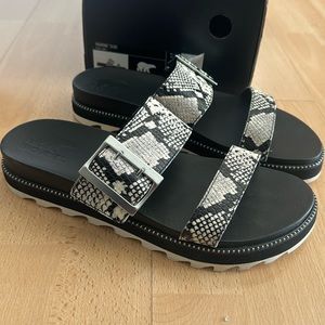 Women’s Sorel Roaming slide. Color is black/noir.